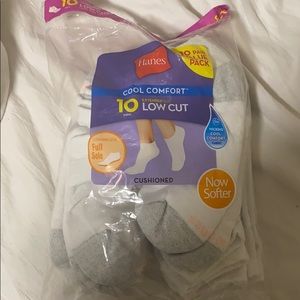 10 pairs of Haynes socks. Not used.